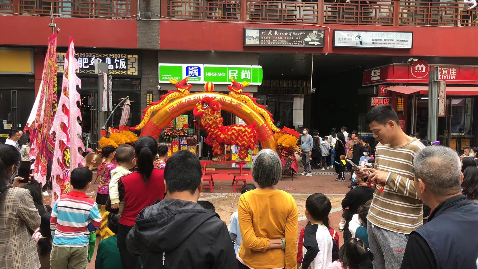 相較于其他實(shí)體店，便利店依然是一門好生意